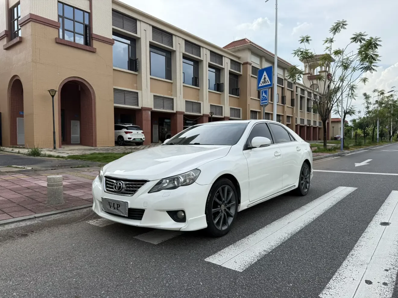 Toyota Ruizhi  из Китая
