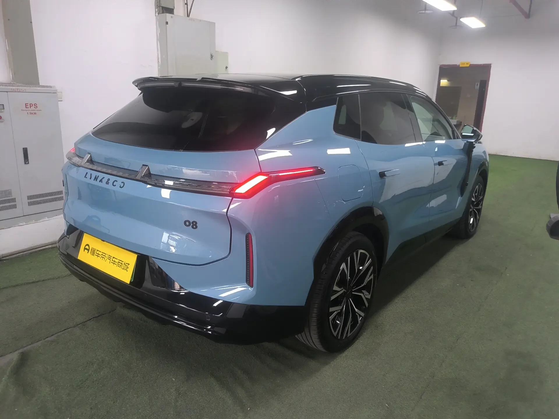 Lynk & Co 08 EM-P