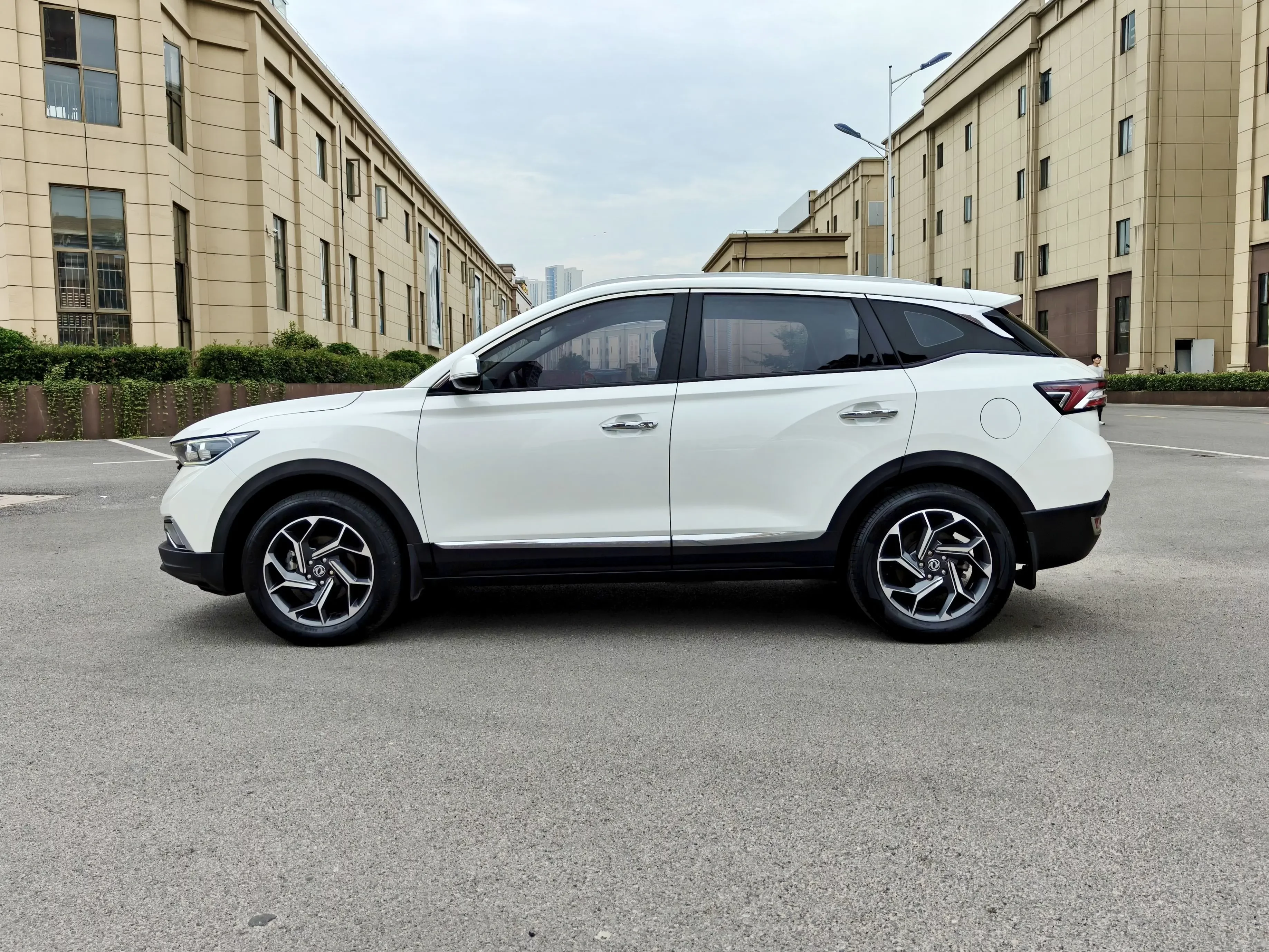 Dongfeng Fengshen AX7