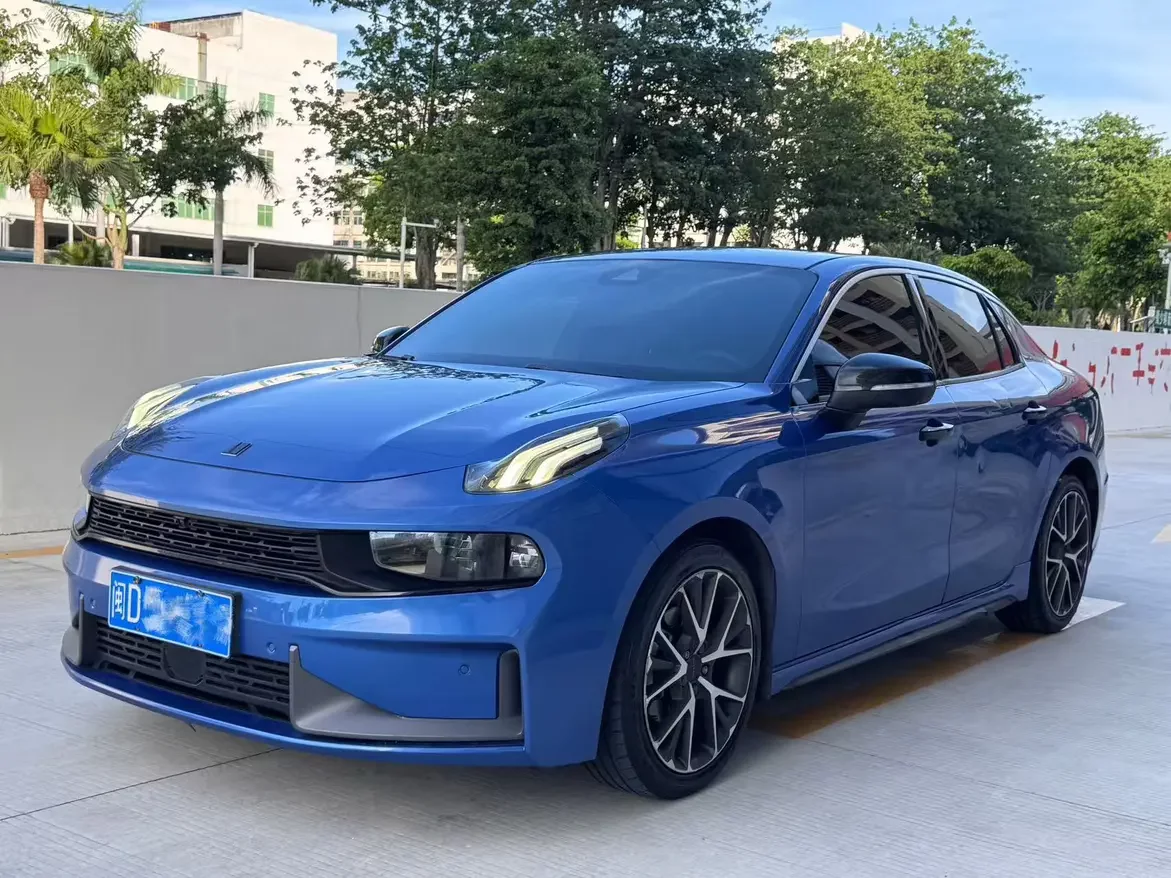 Lynk & Co 03