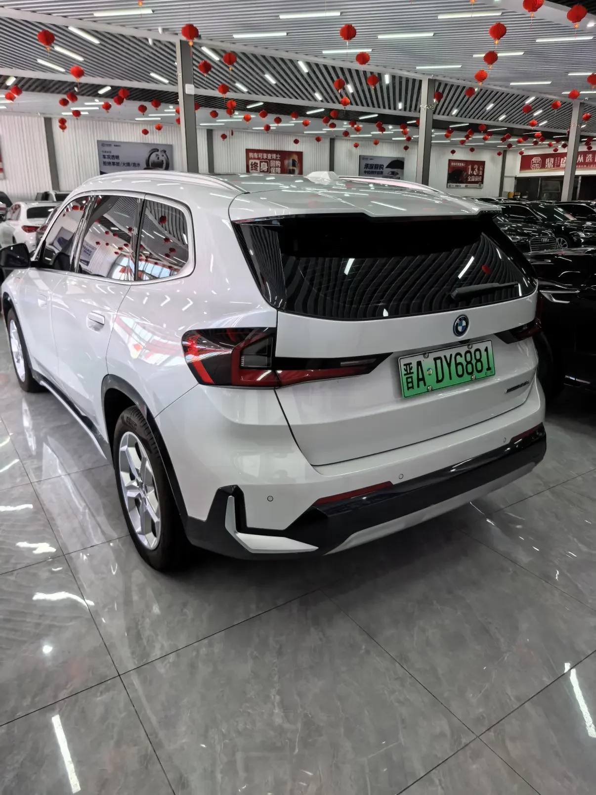 BMW iX1