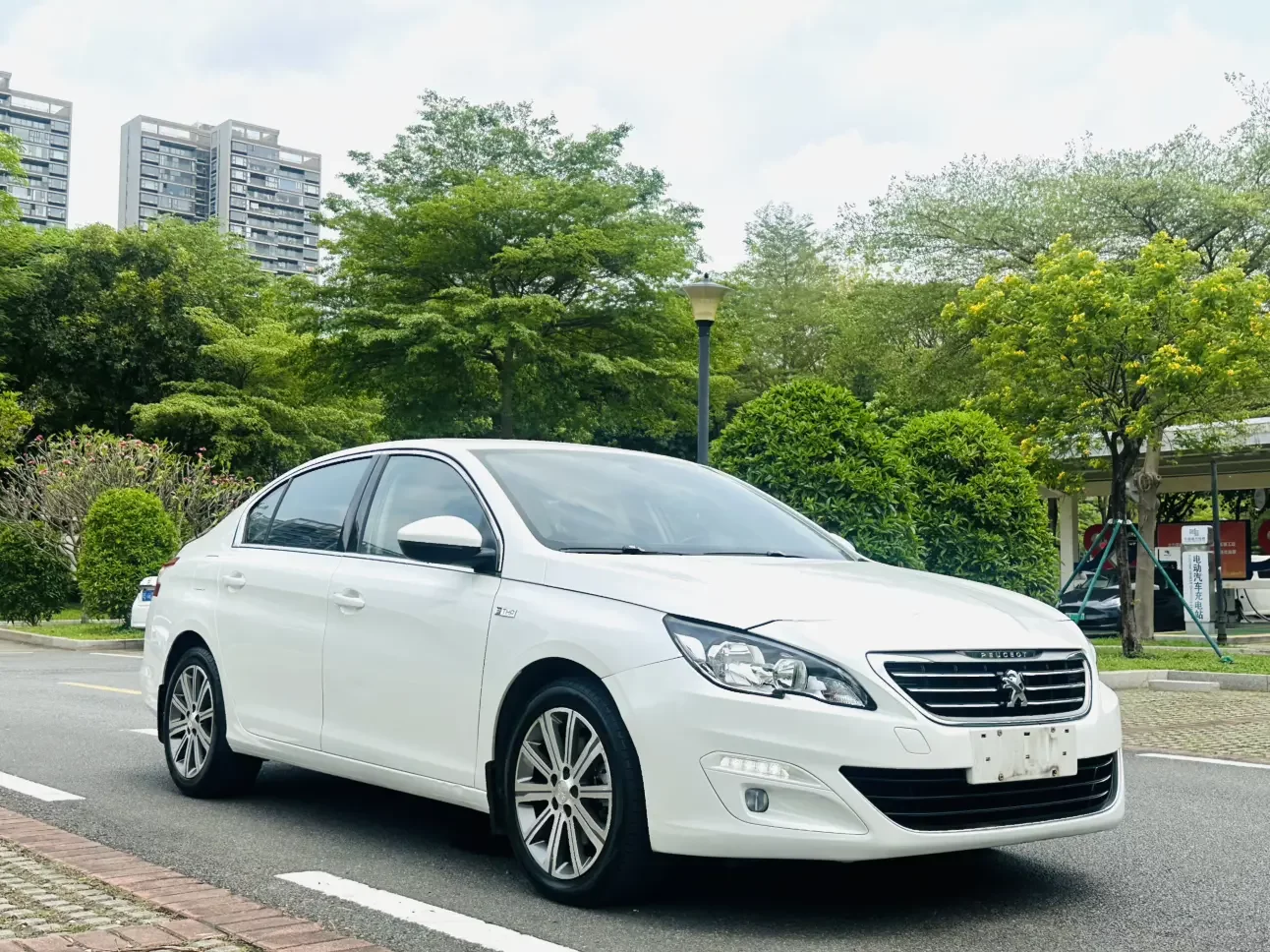Peugeot 408