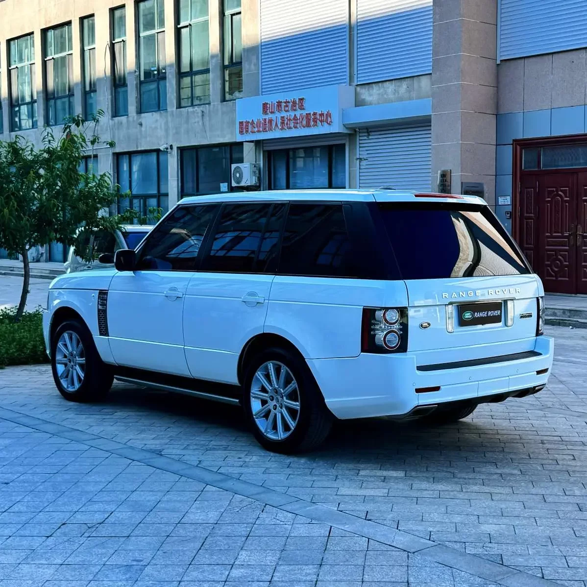 Land Rover range rover