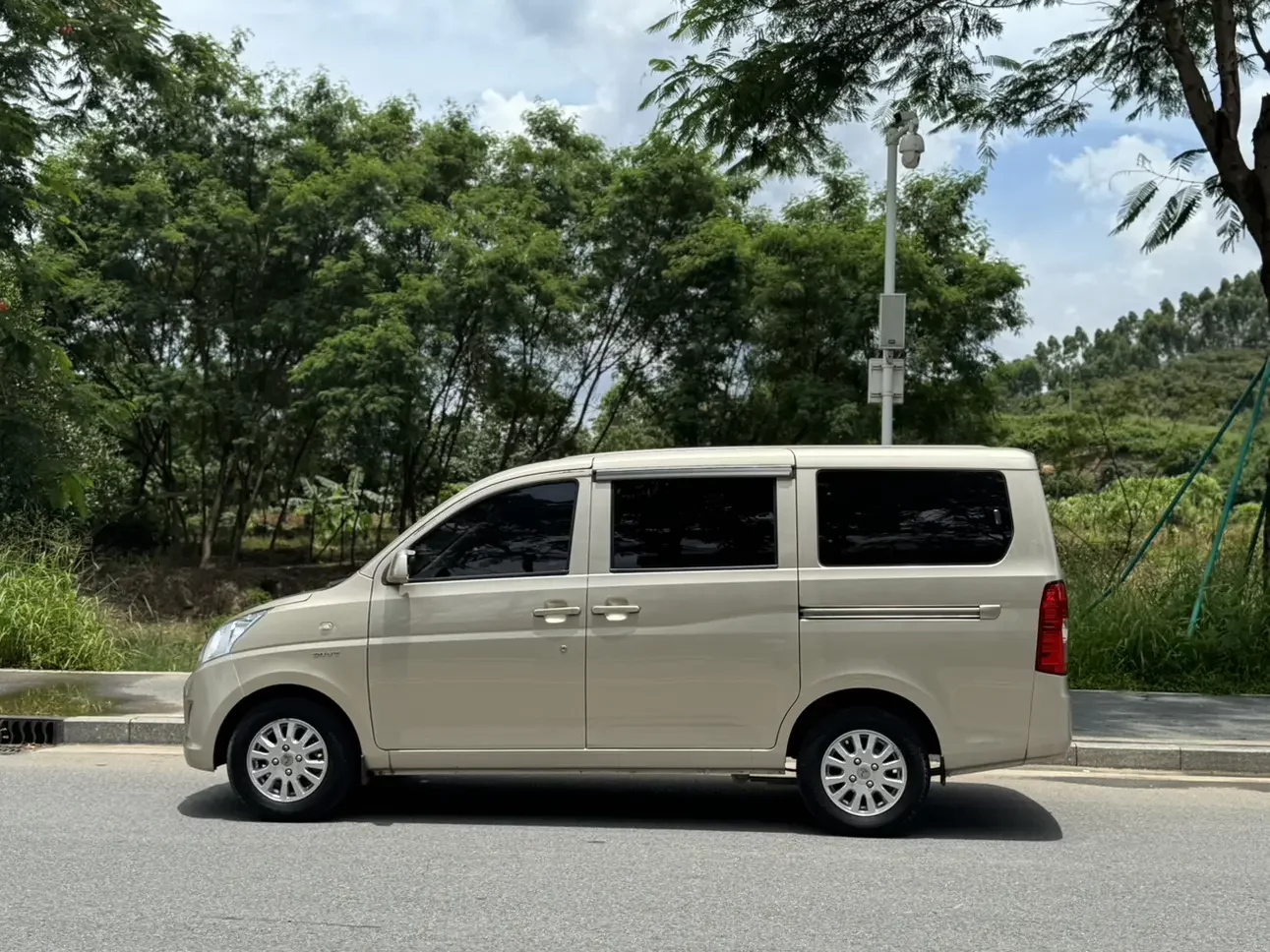 Wuling Rongguang V