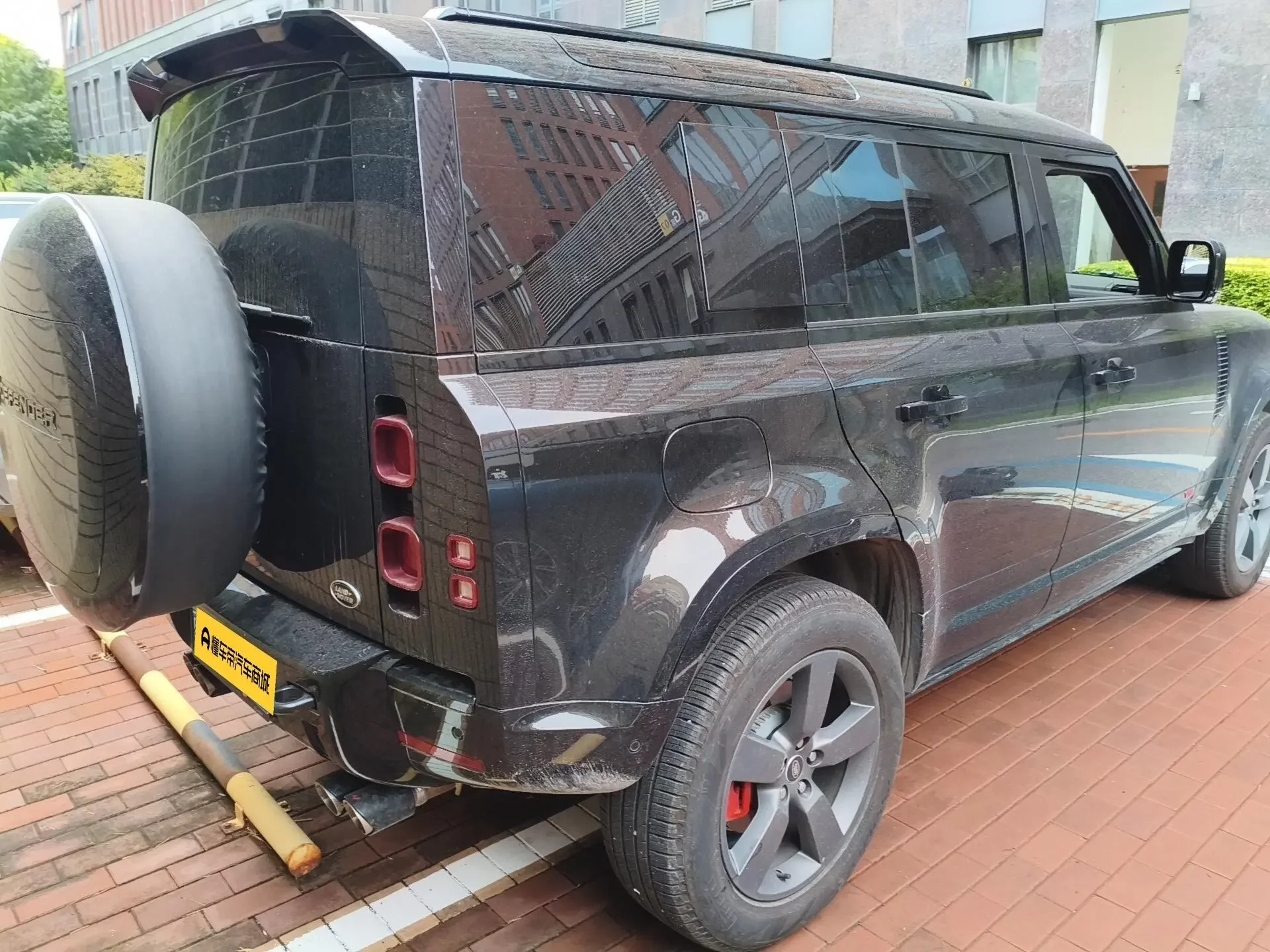 Land Rover guard