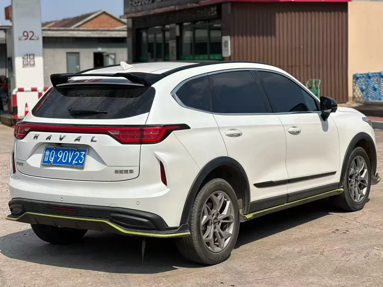 Haval Harvard Red Rabbit