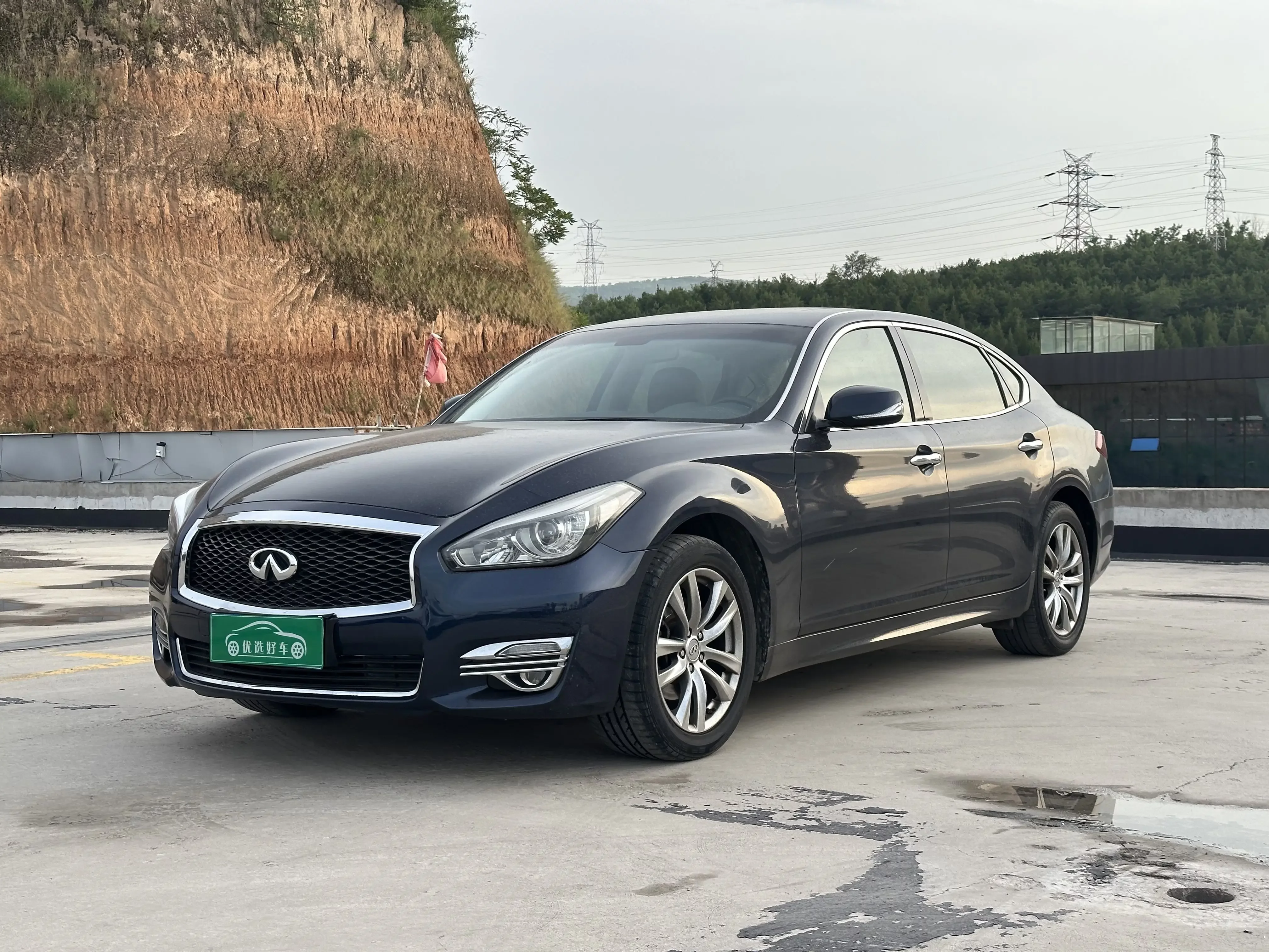 Infiniti Q70