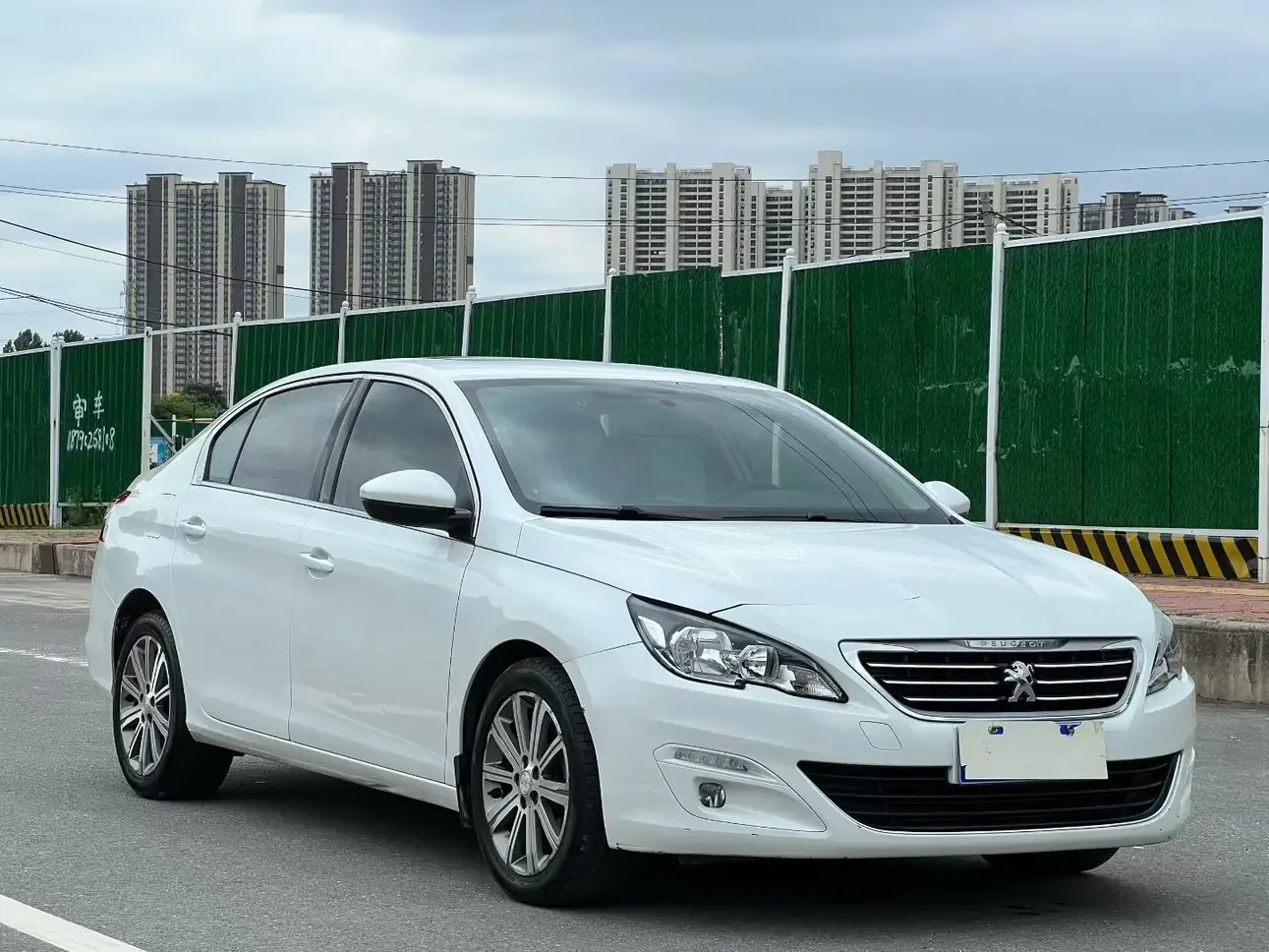 Peugeot 408