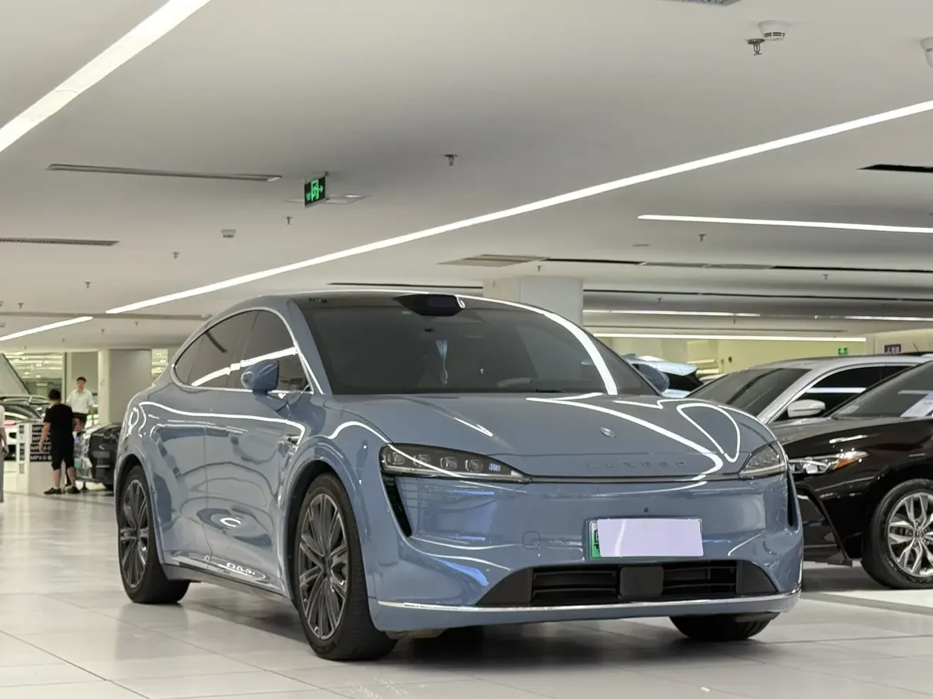 Luxeed Zhijie R7