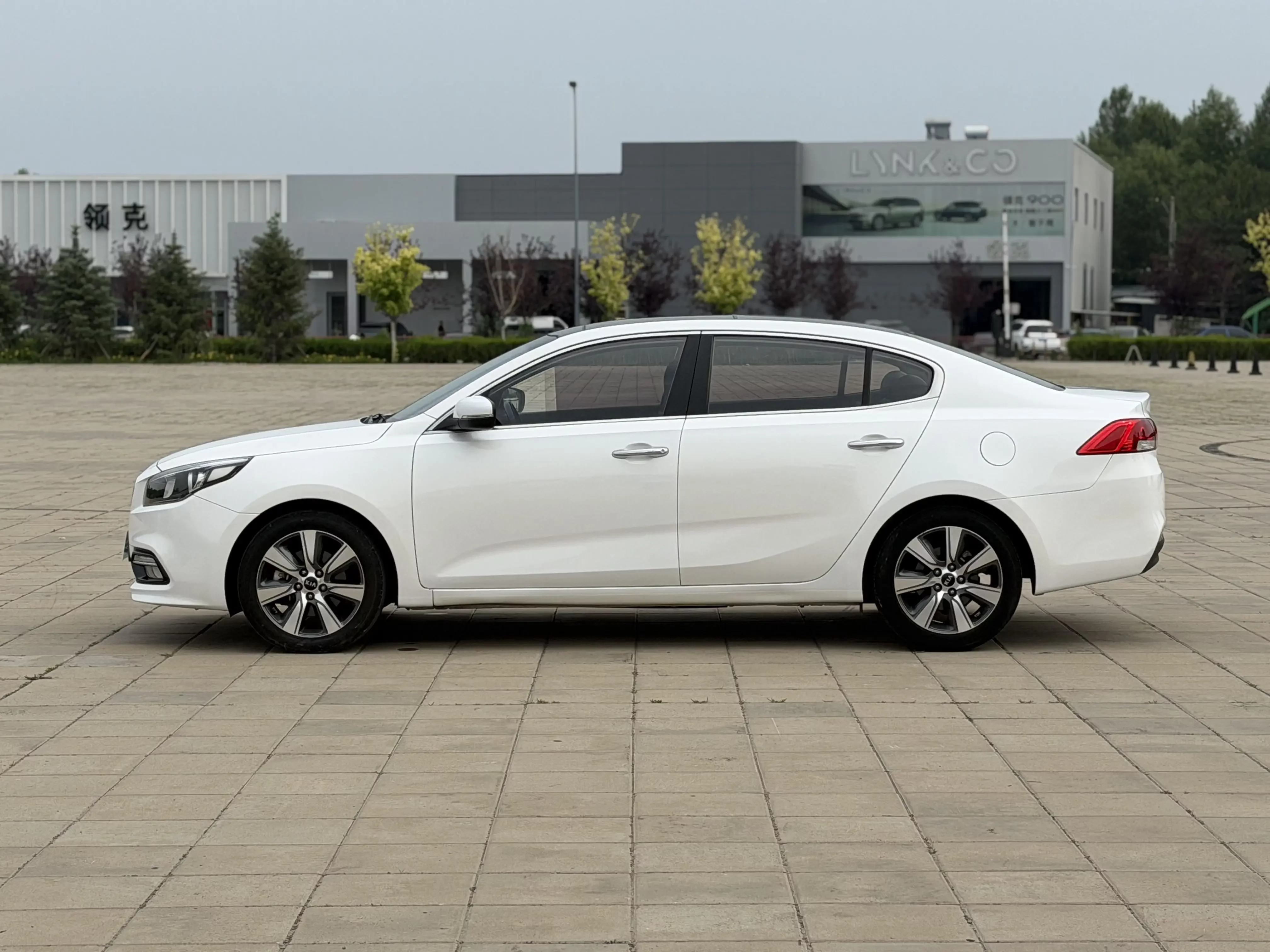 Kia K4