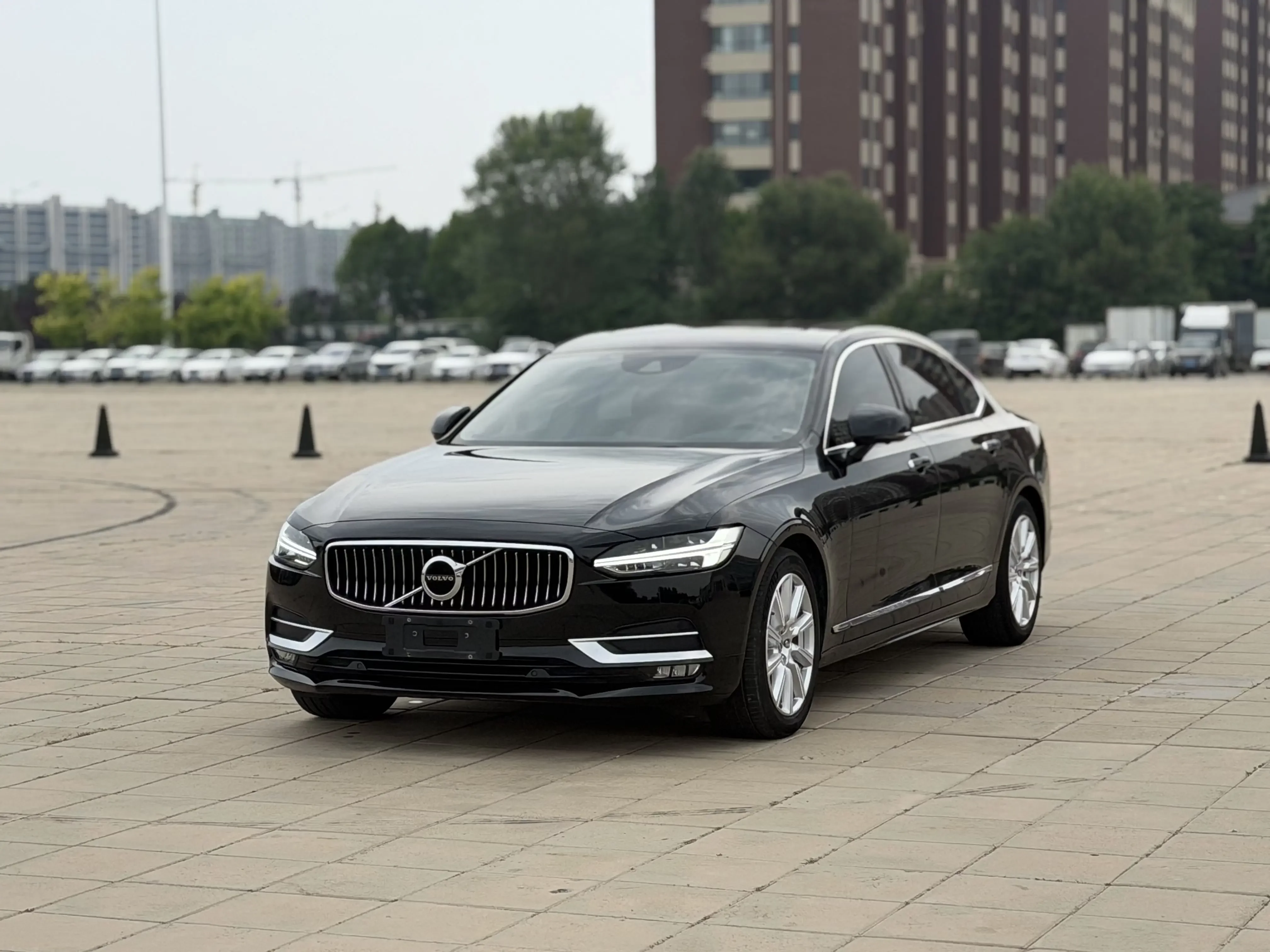 Volvo S90