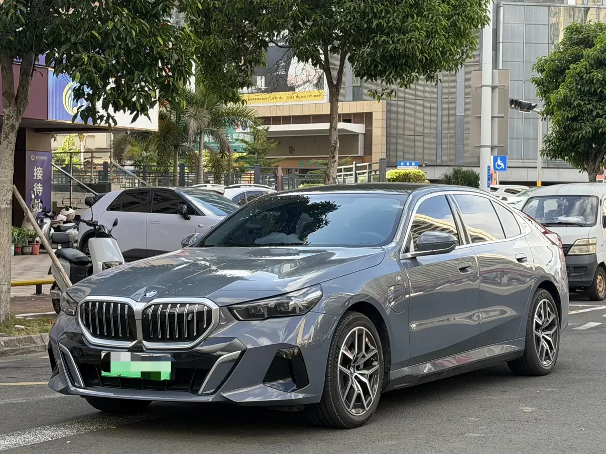 BMW i5