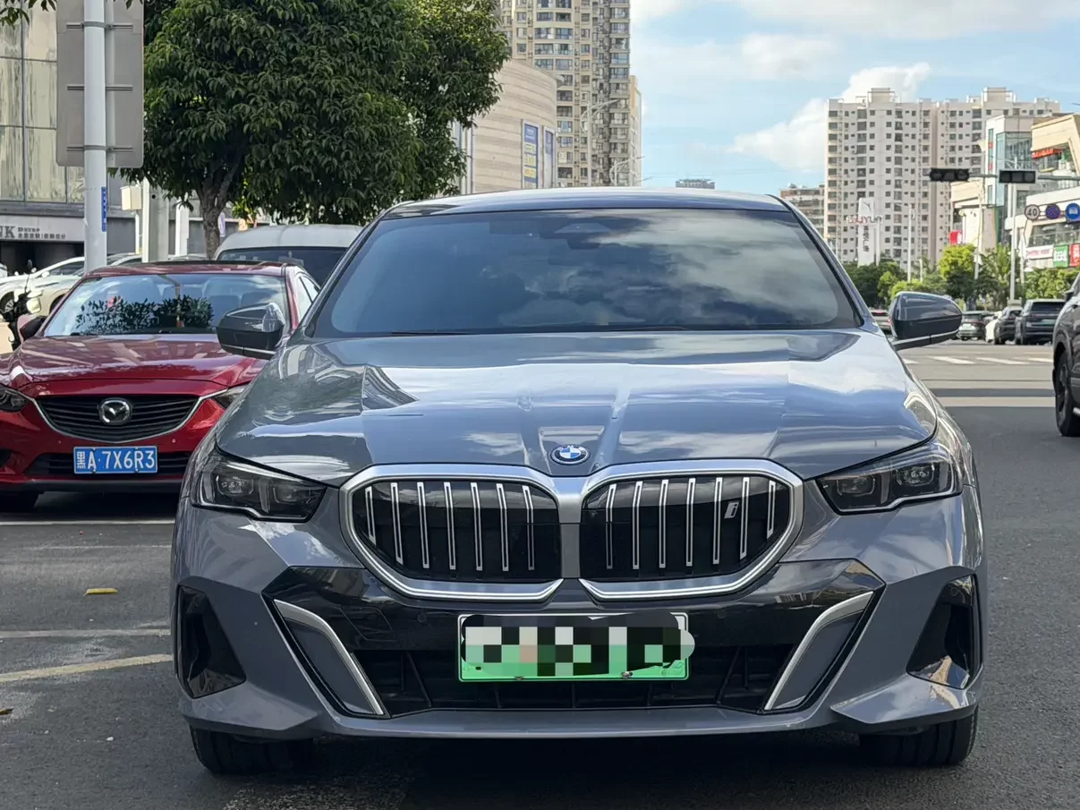 BMW i5
