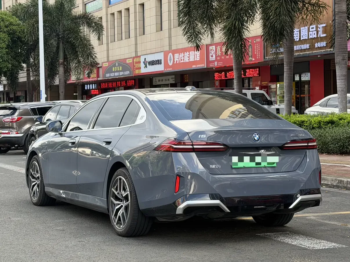BMW i5