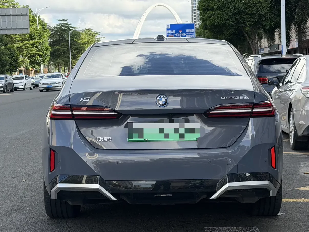 BMW i5
