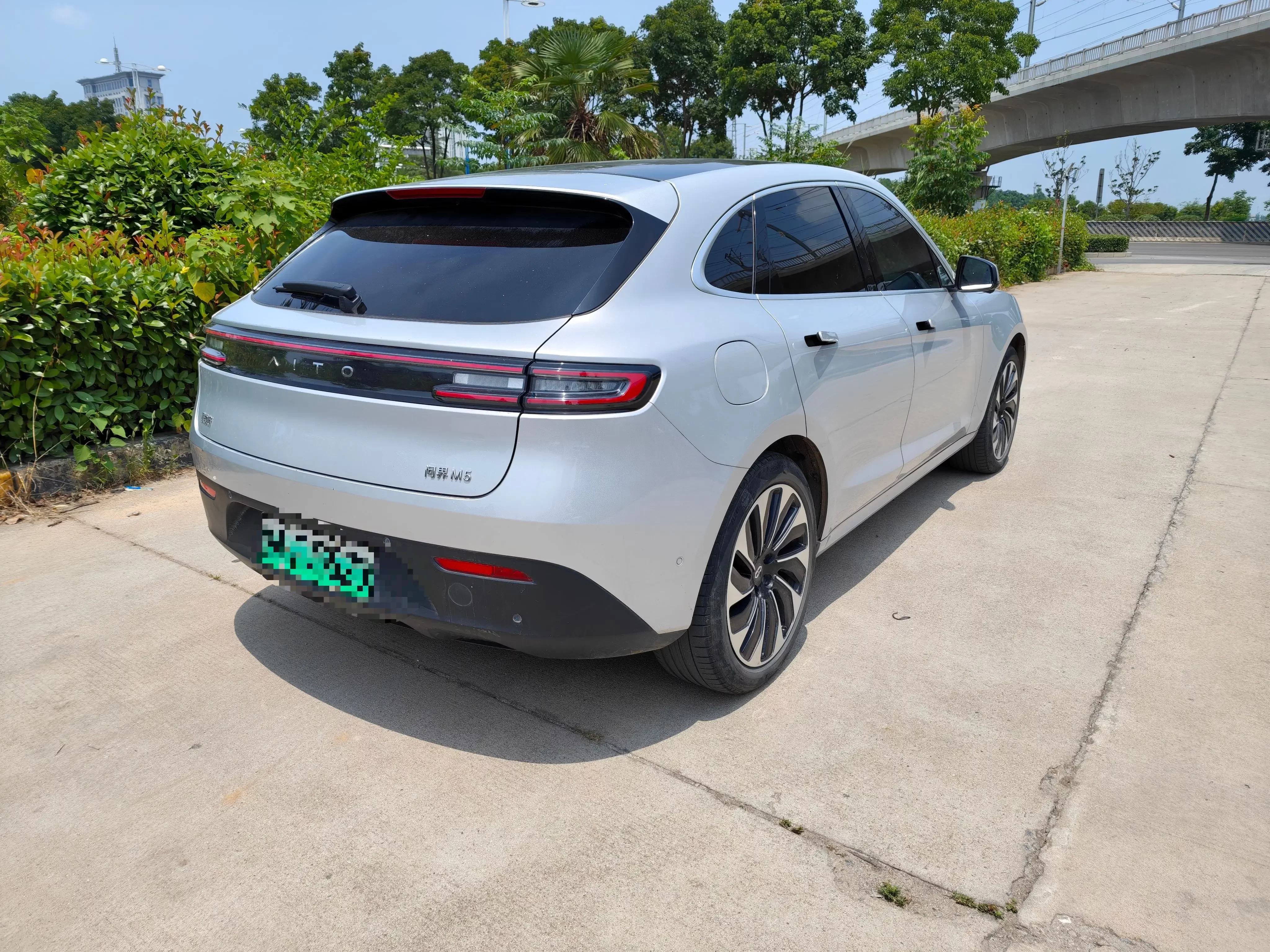 AITO M5