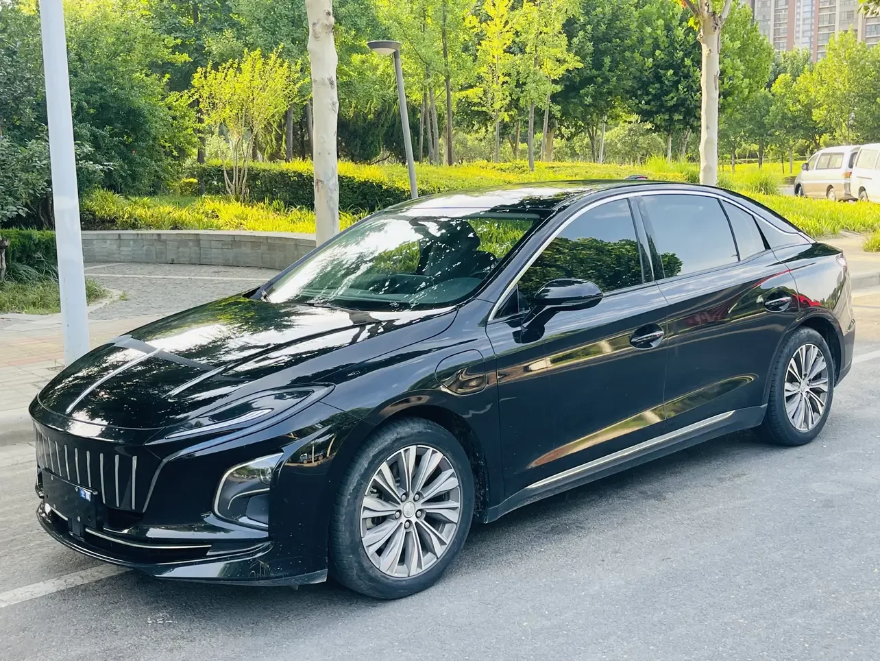 Hongqi E-QM5