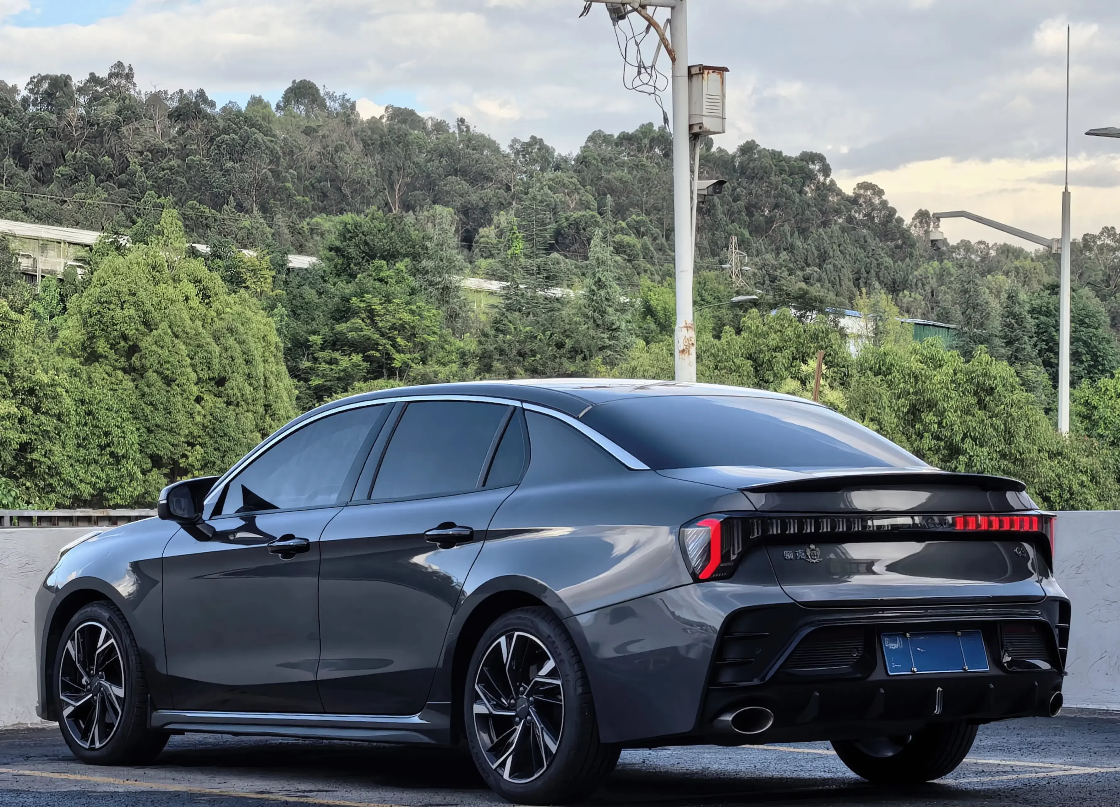 Lynk & Co 03
