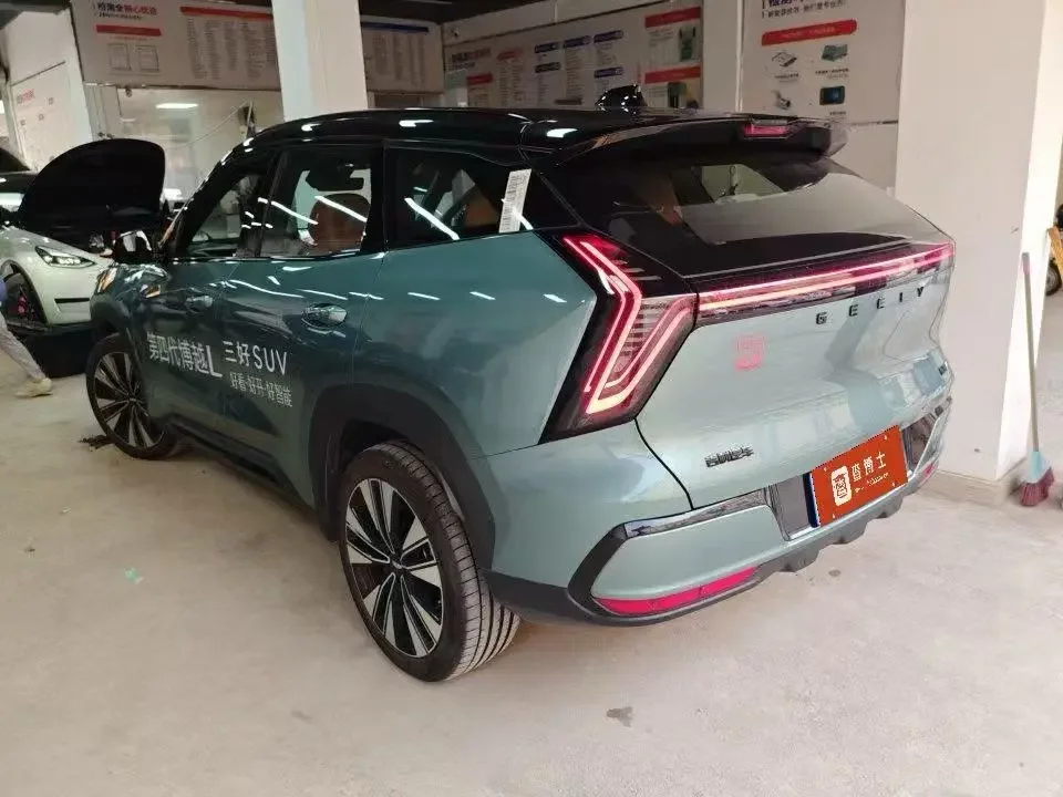Geely Atlas L