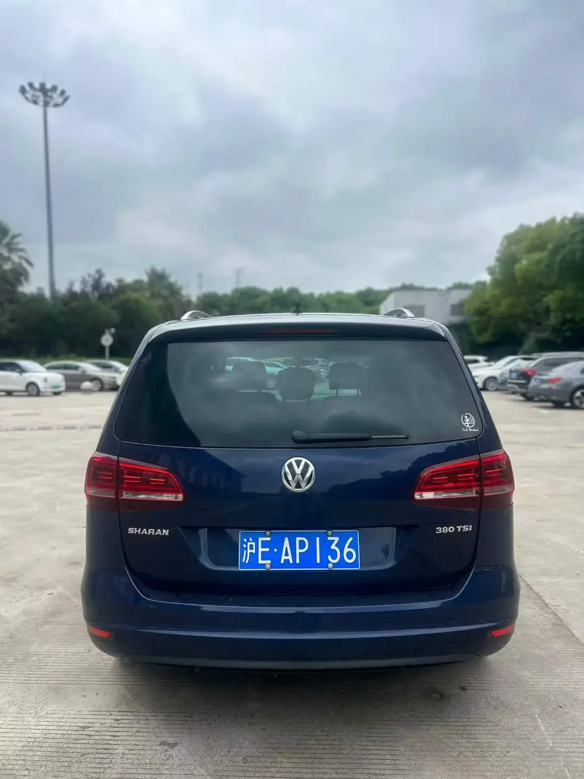 Volkswagen Sharon