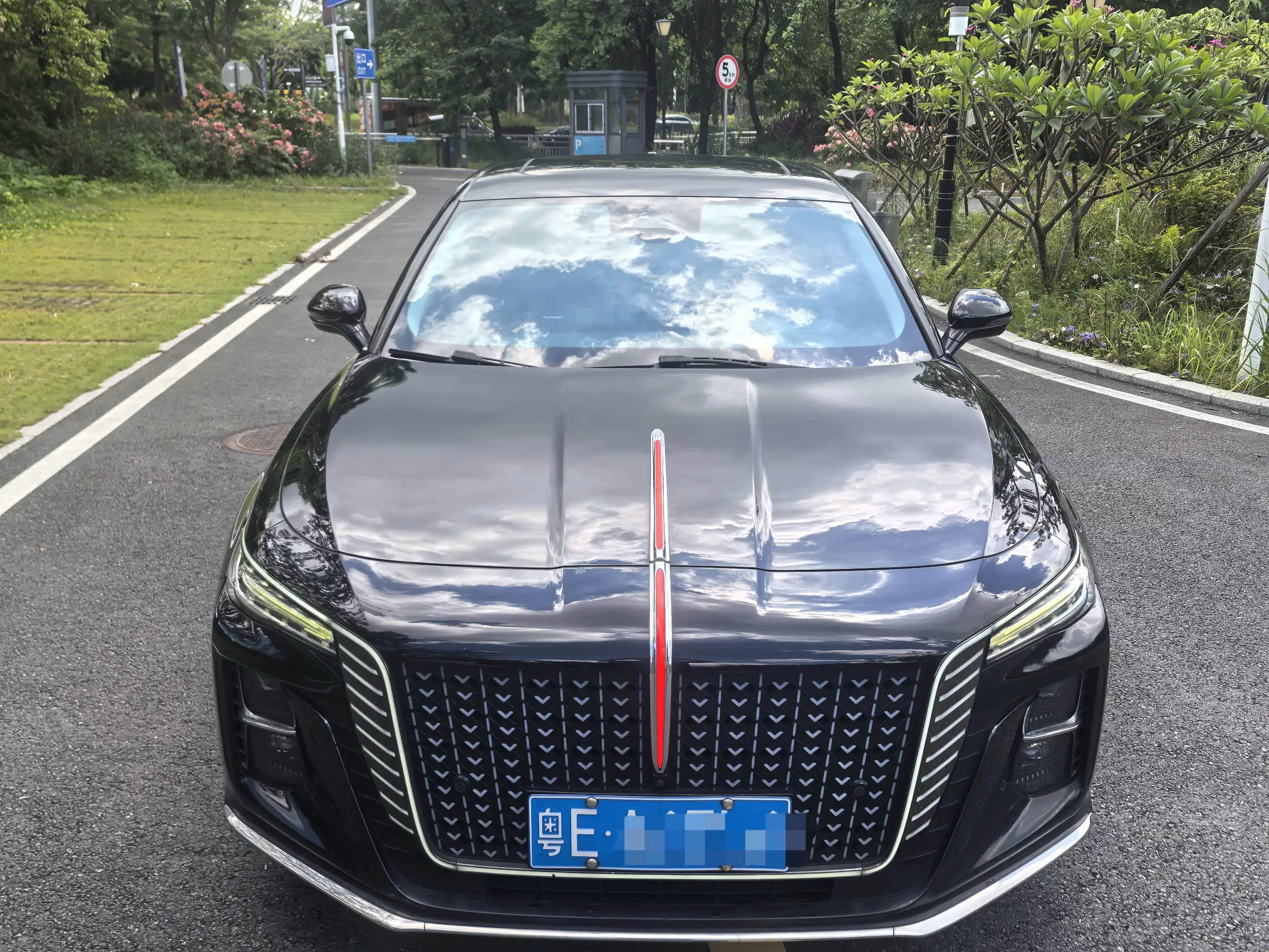 Hongqi H5