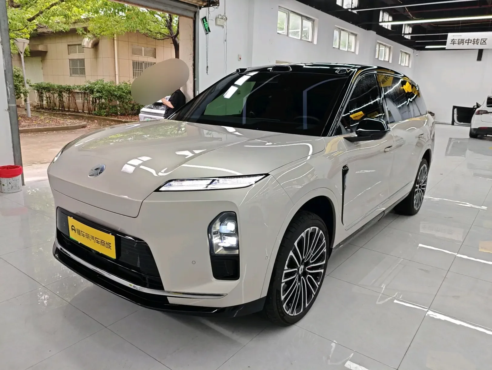 NIO ES8