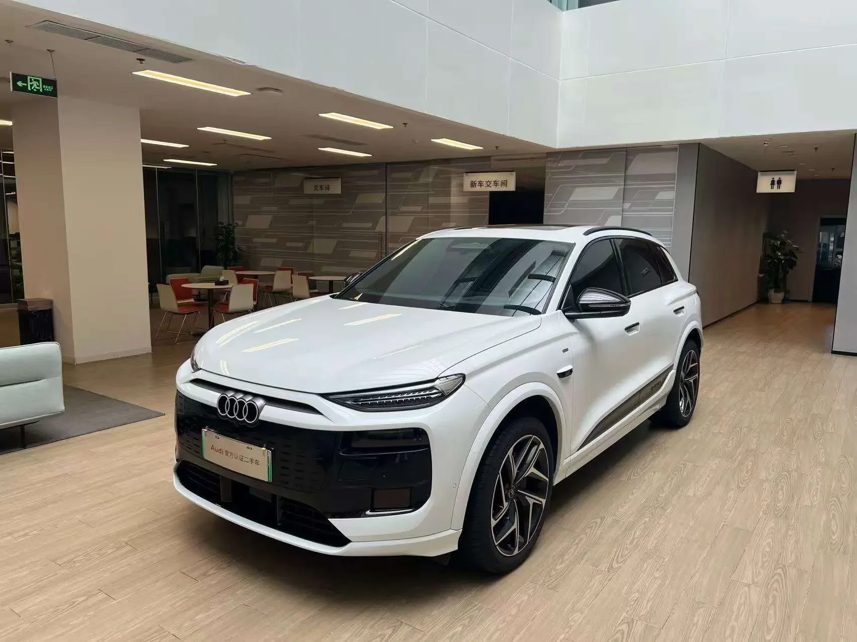 Audi Q6L e-tron  из Китая