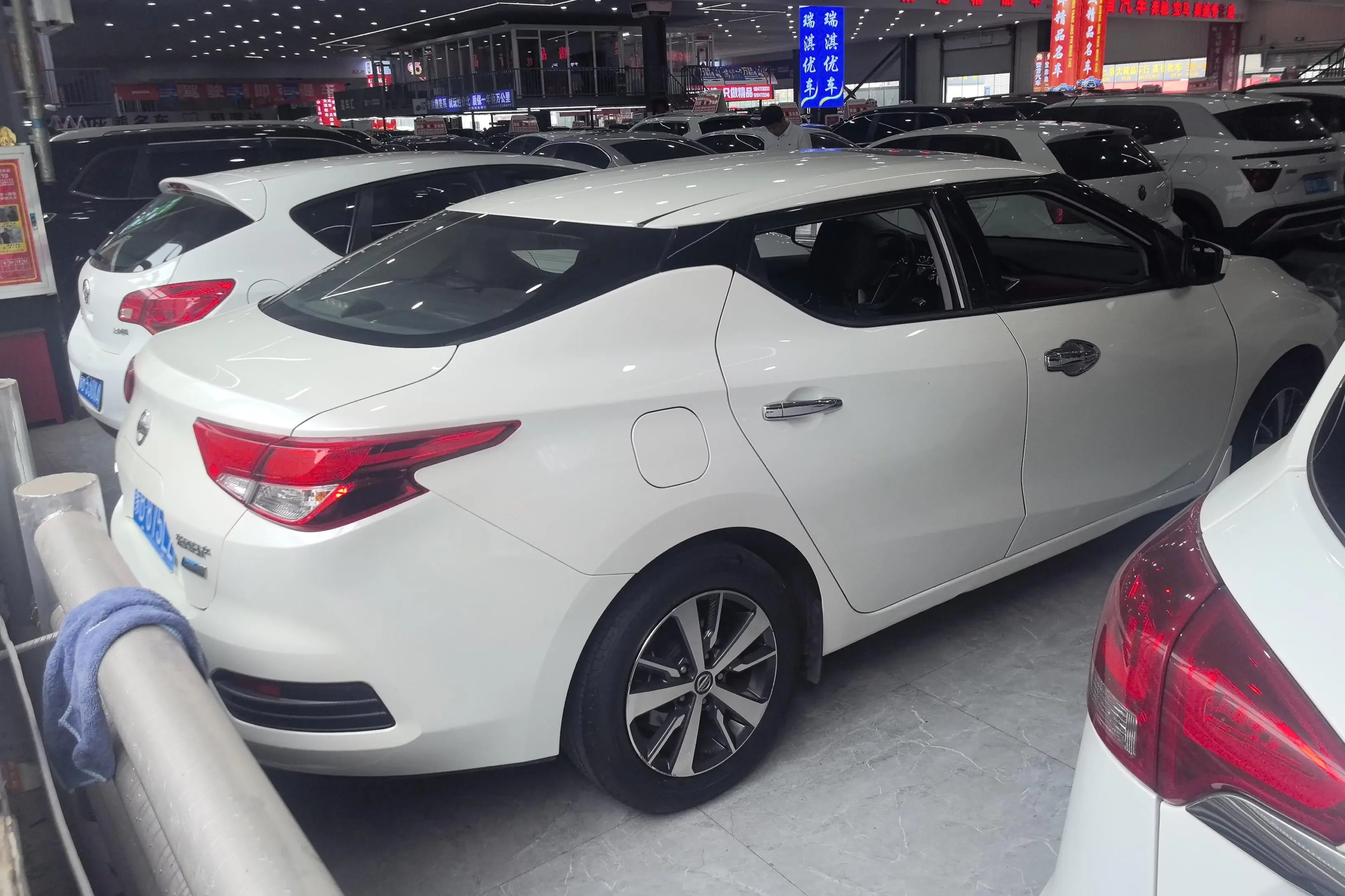 Nissan bluebird