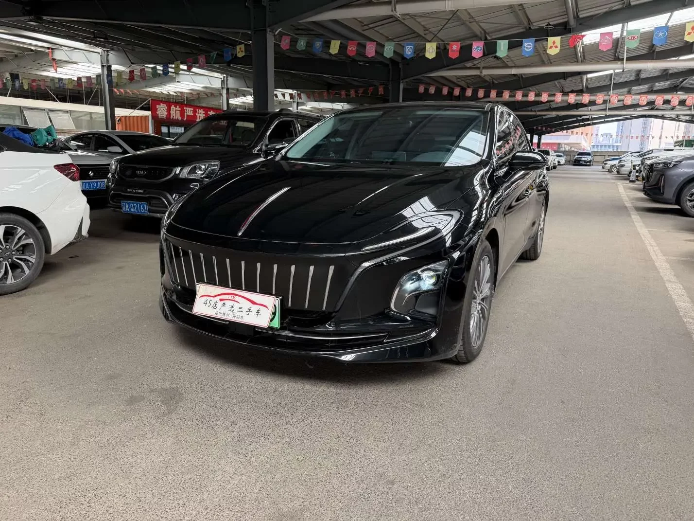 Hongqi E-QM5