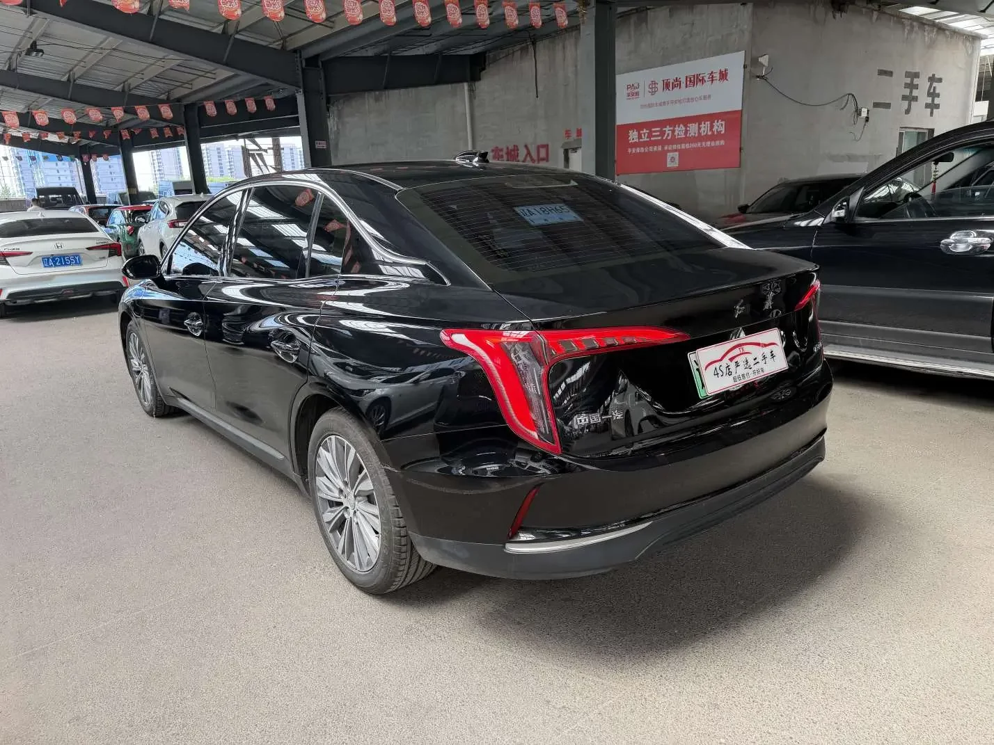 Hongqi E-QM5