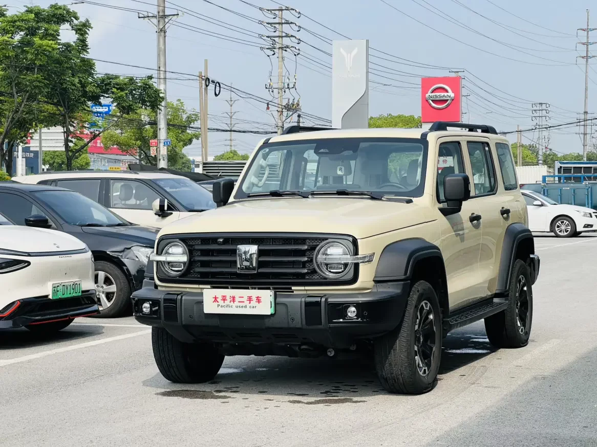 Tank 300 Hi4-T