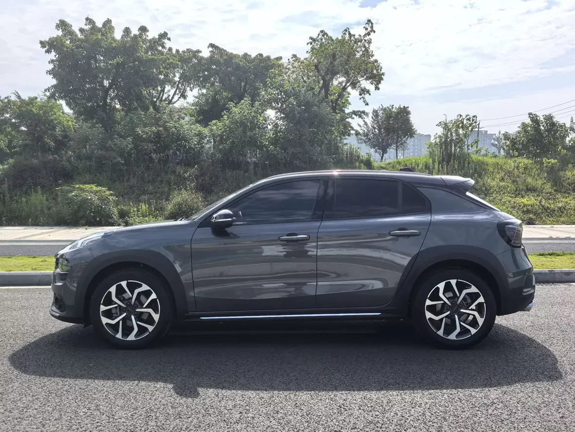 Lynk & Co 02