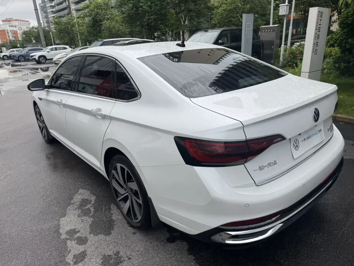 Volkswagen Sagitar