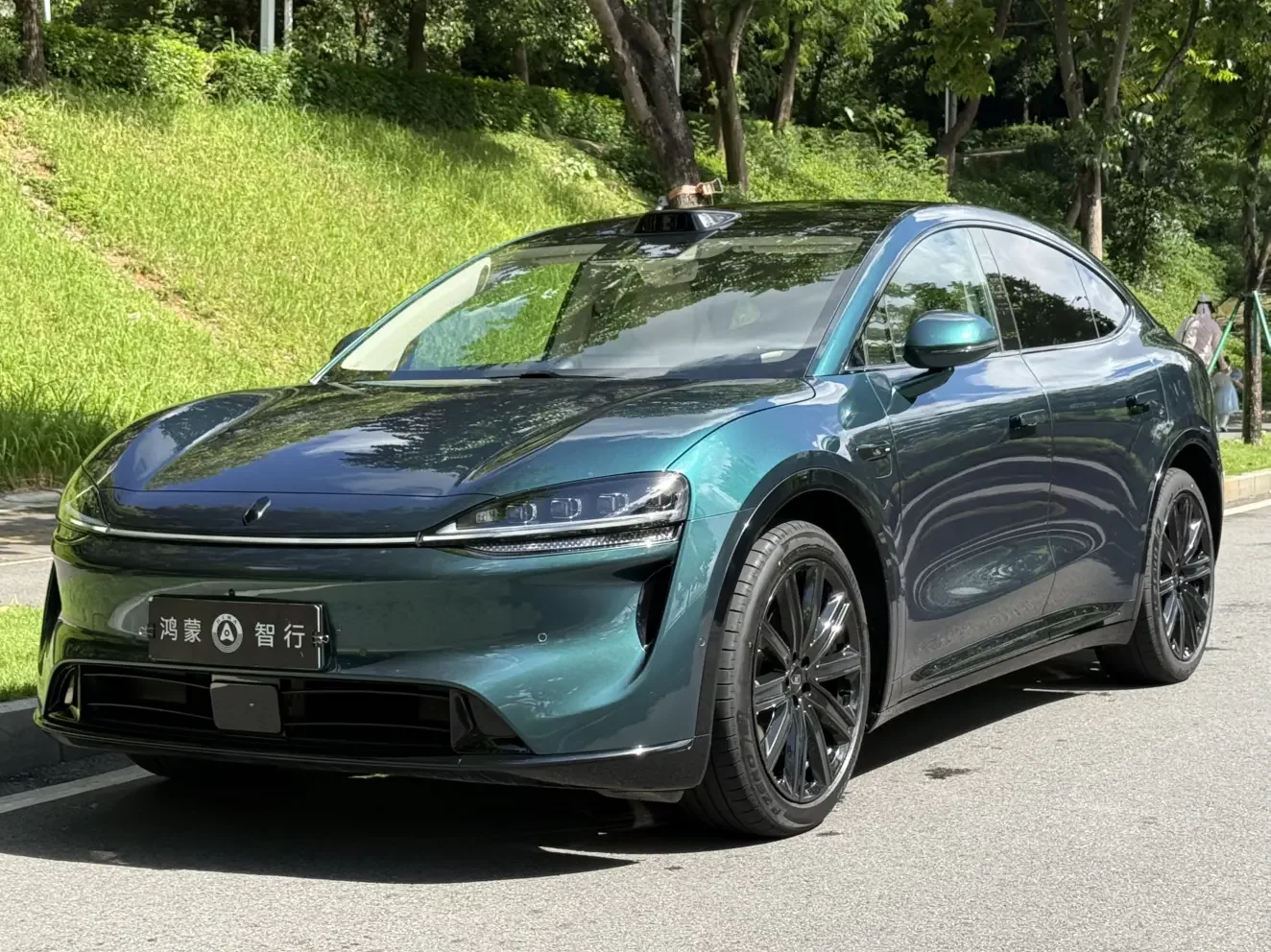 Luxeed Zhijie R7