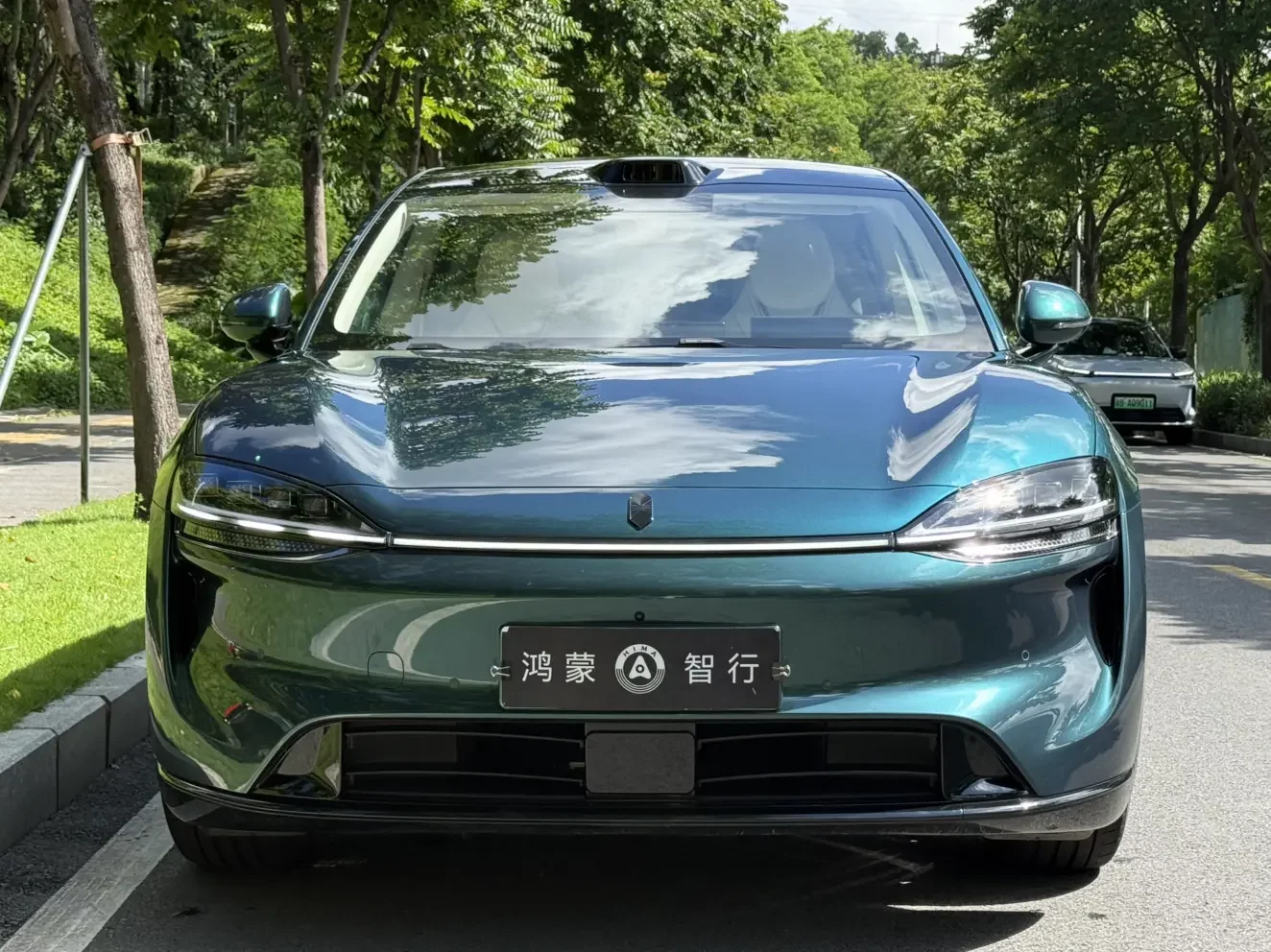 Luxeed Zhijie R7