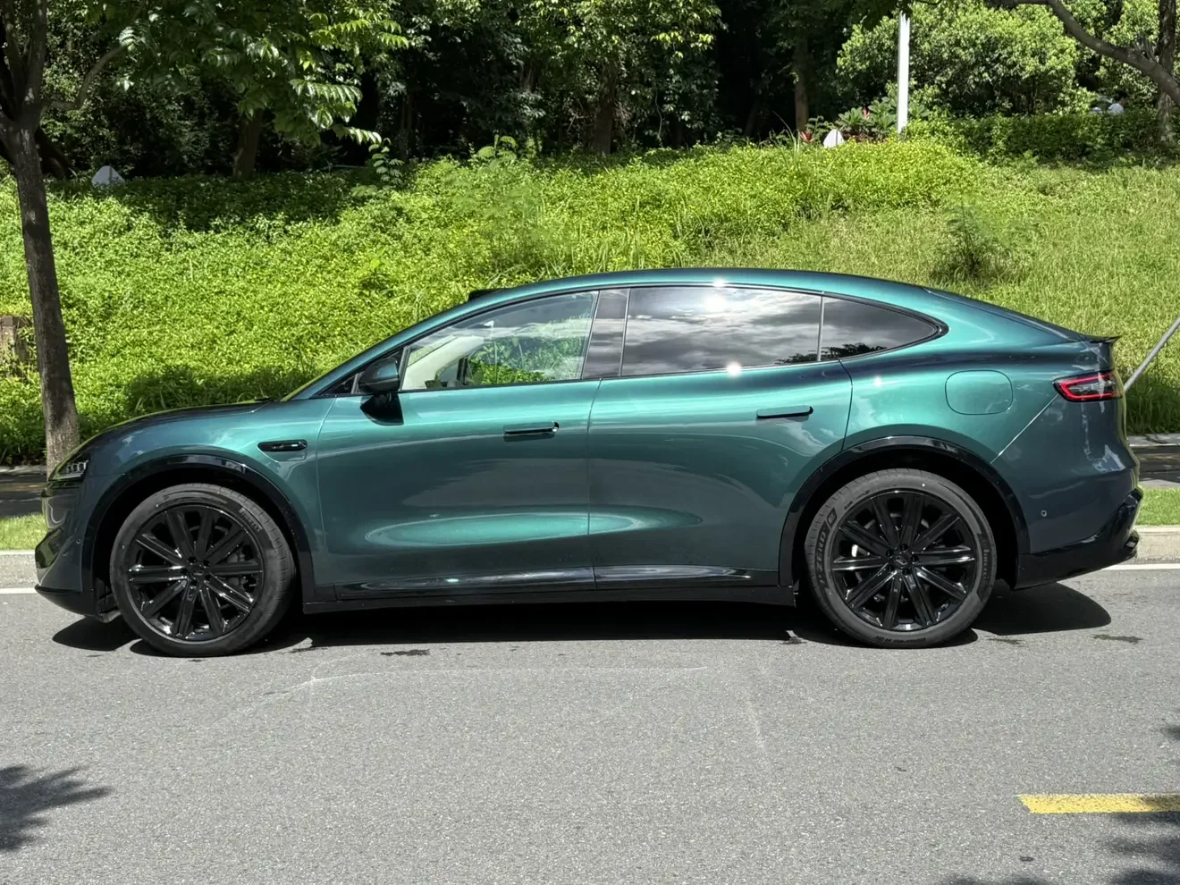 Luxeed Zhijie R7