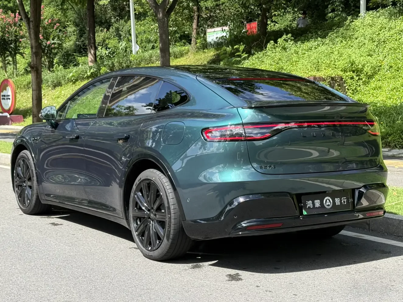 Luxeed Zhijie R7