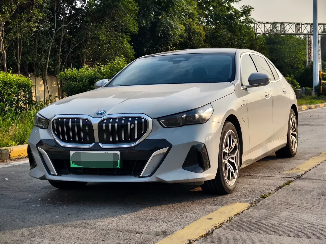 BMW i5
