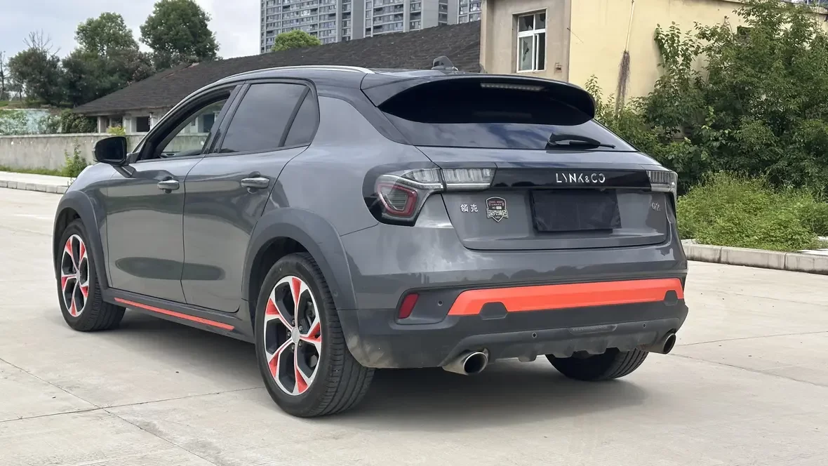Lynk & Co 02