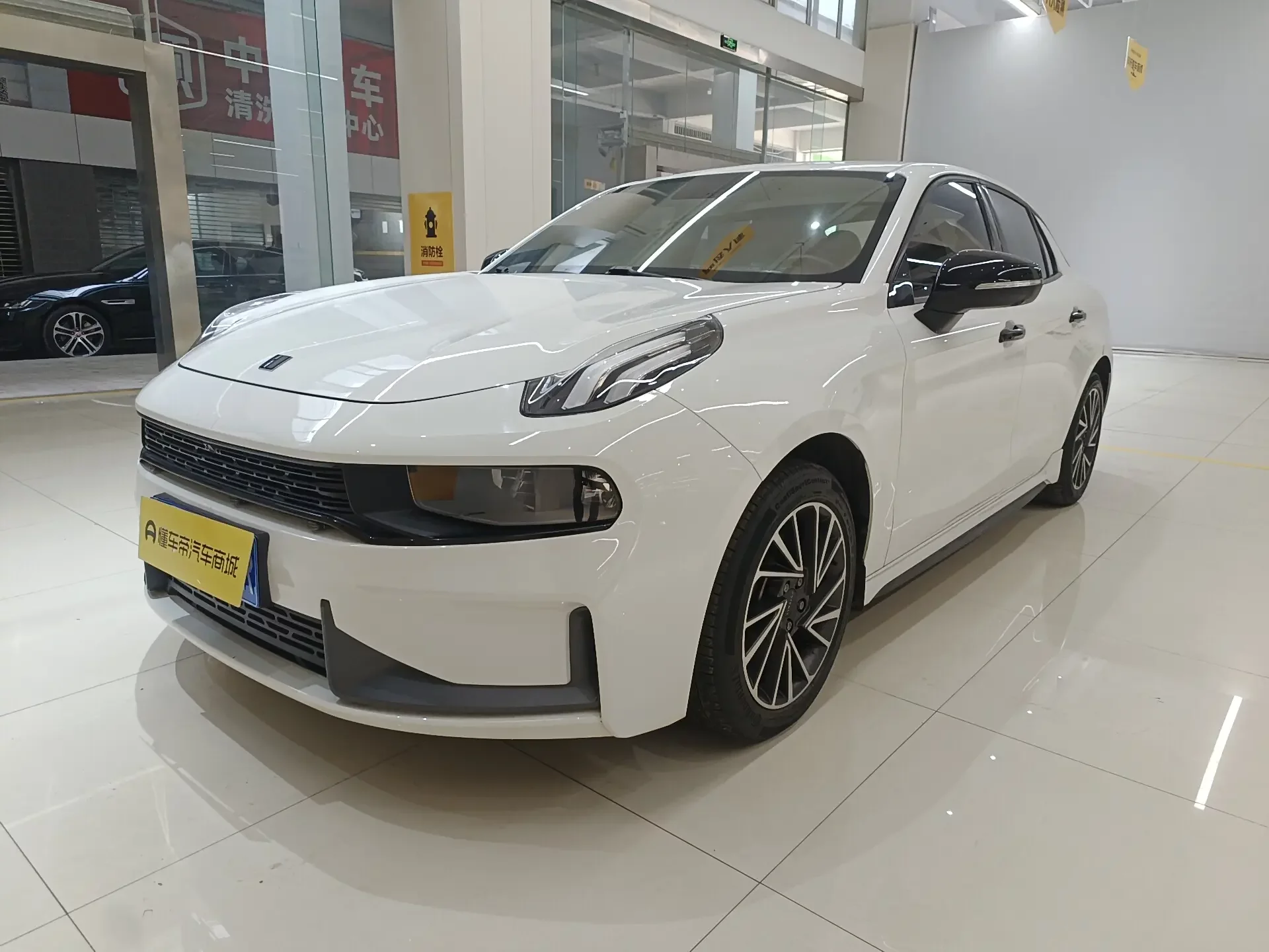 Lynk & Co 03