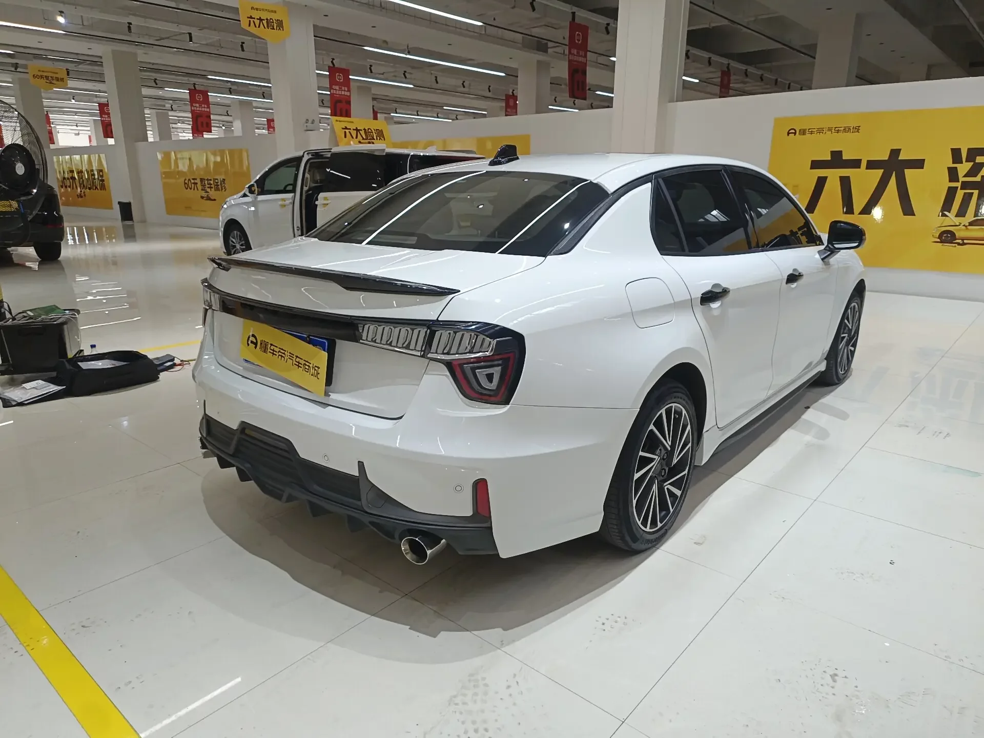Lynk & Co 03