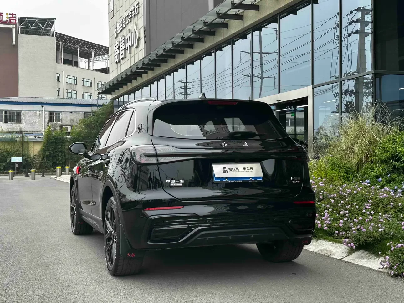 Hongqi HS5