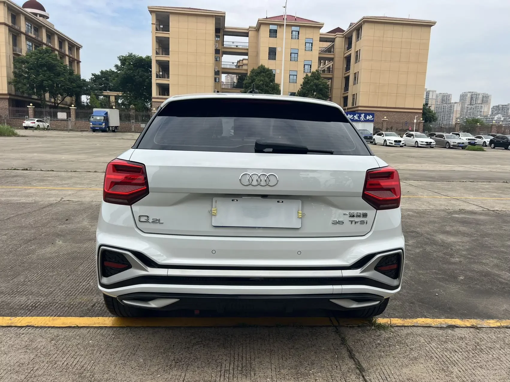 Audi Q2L