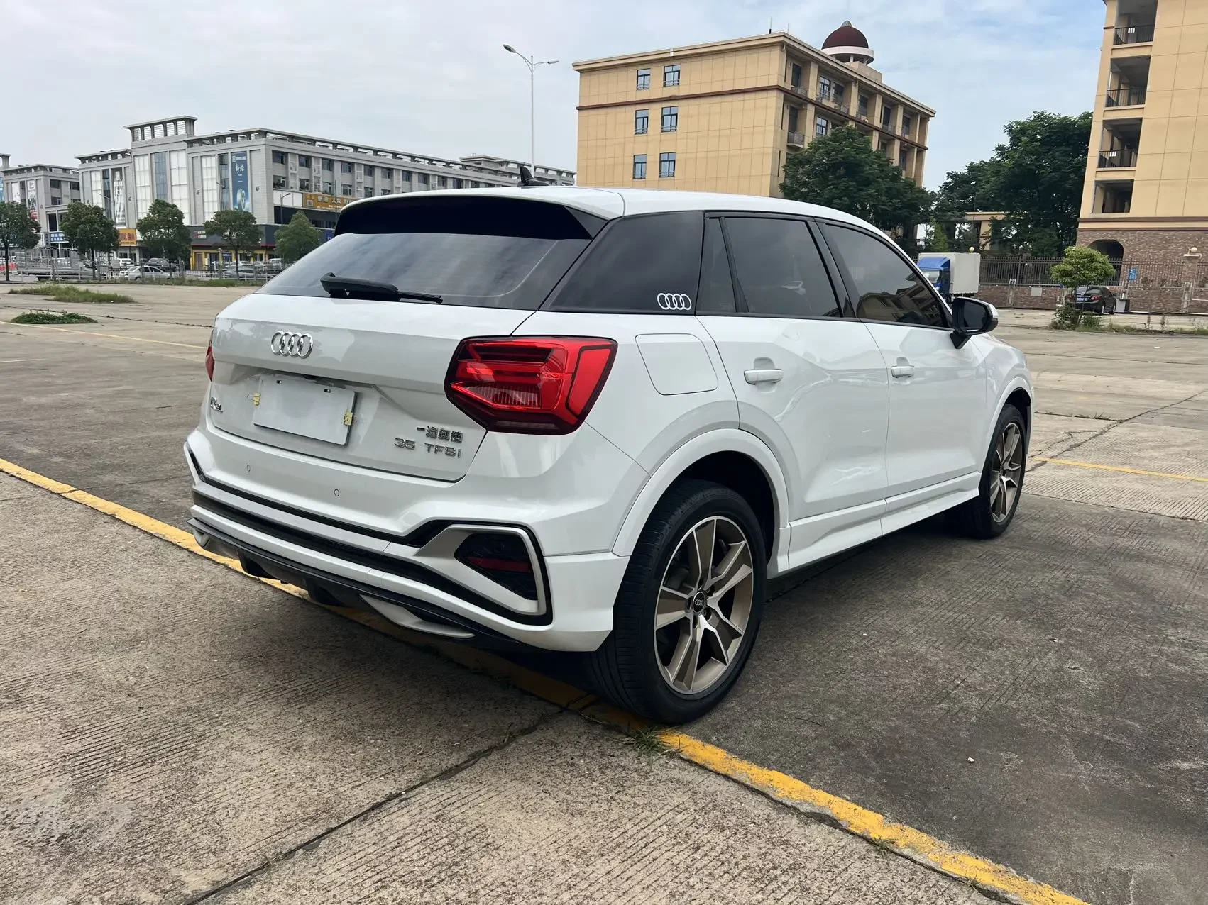 Audi Q2L