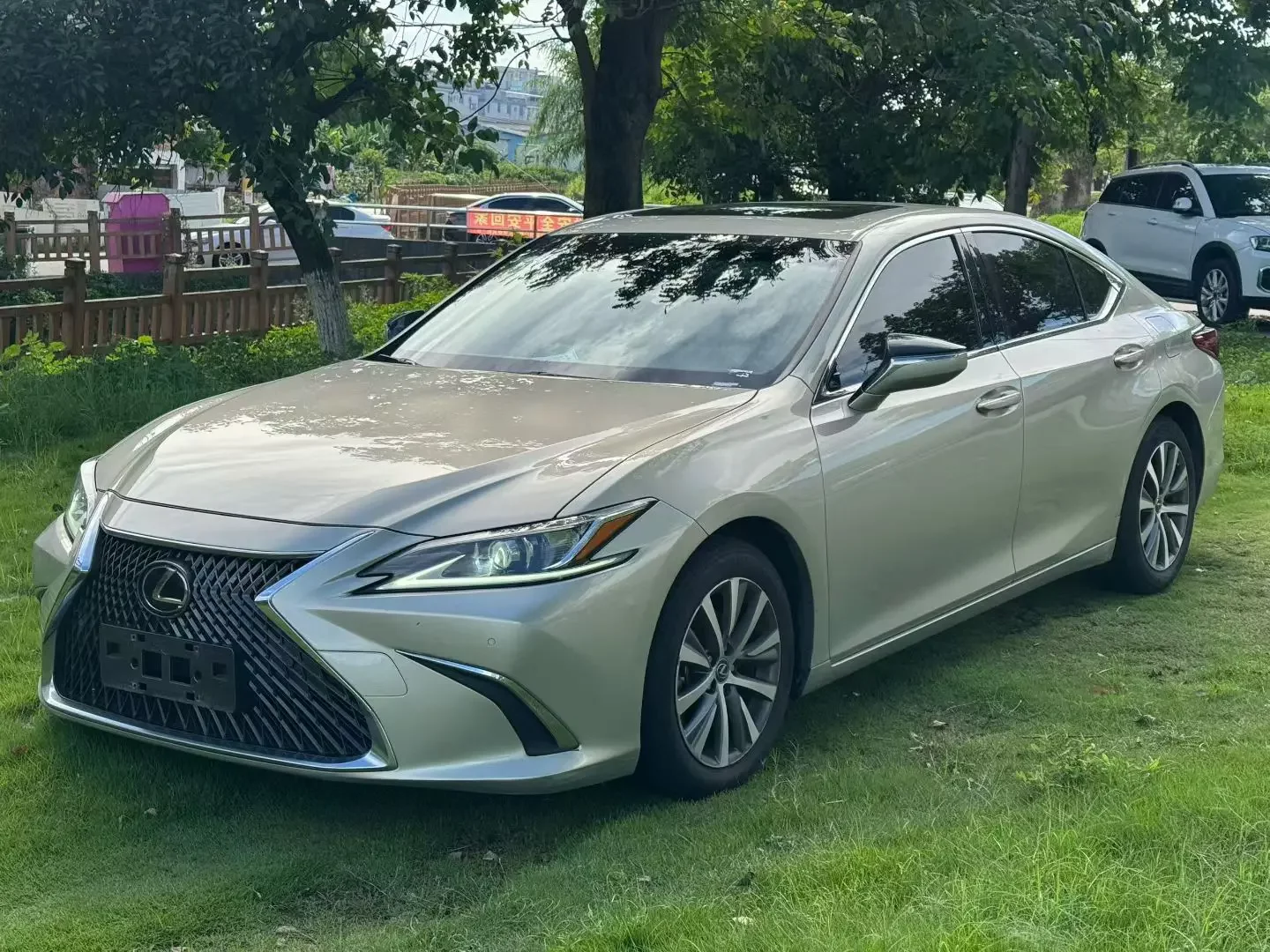 Lexus ES