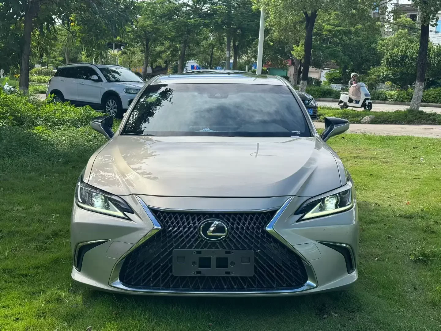 Lexus ES