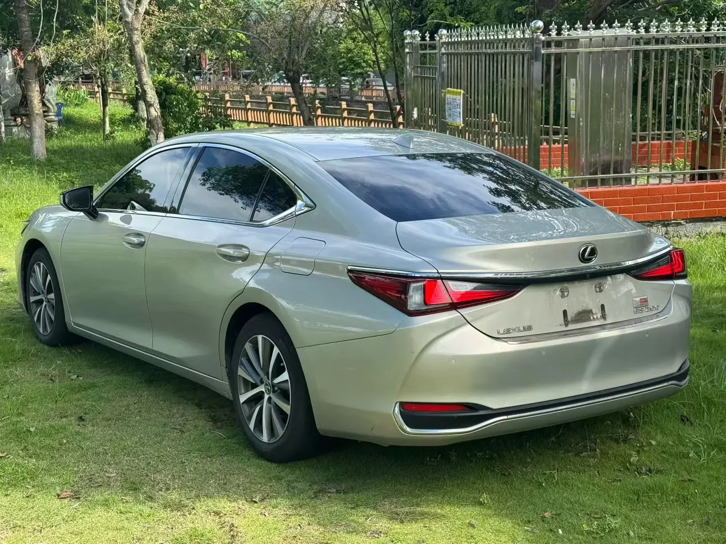 Lexus ES