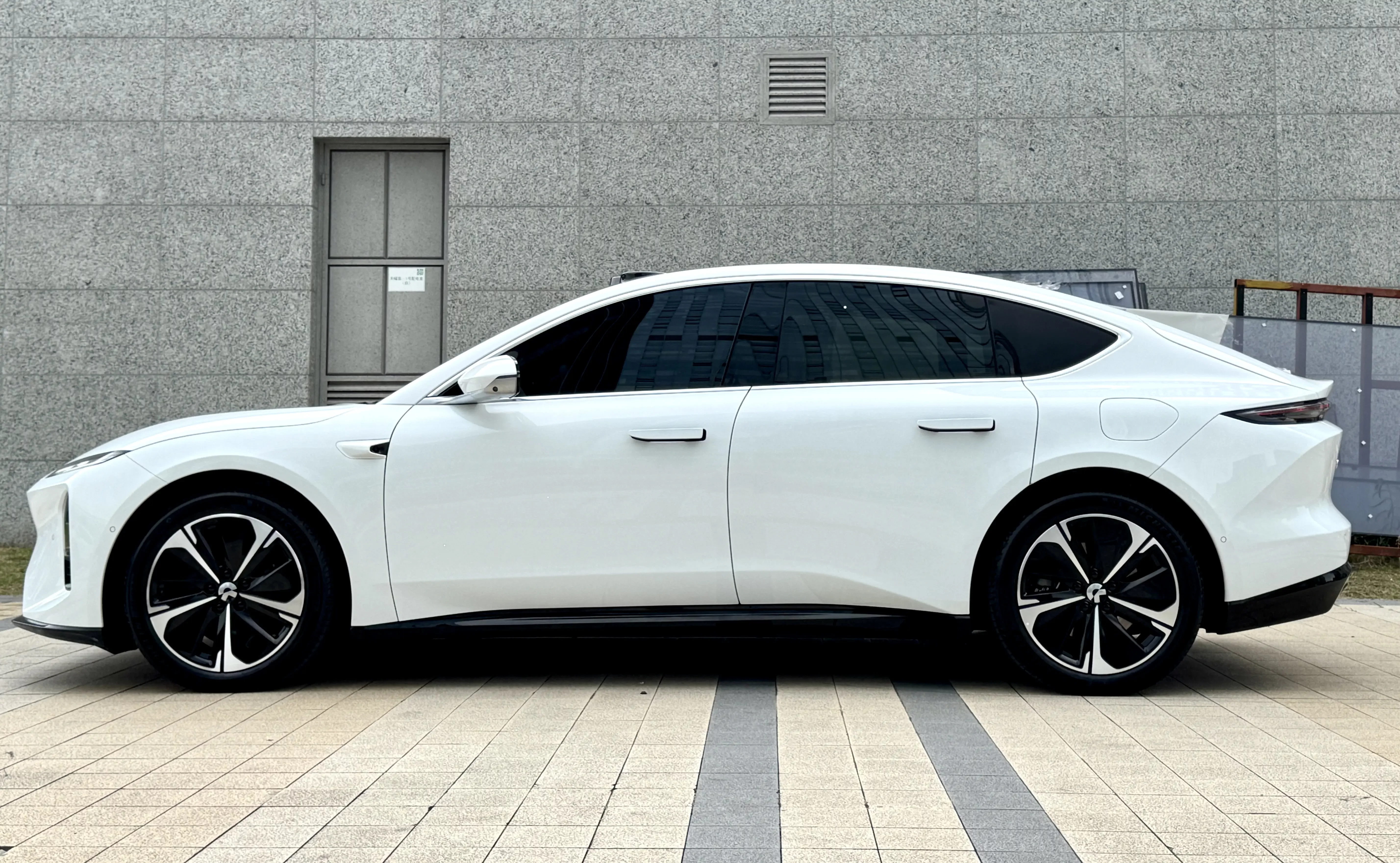 NIO ET5