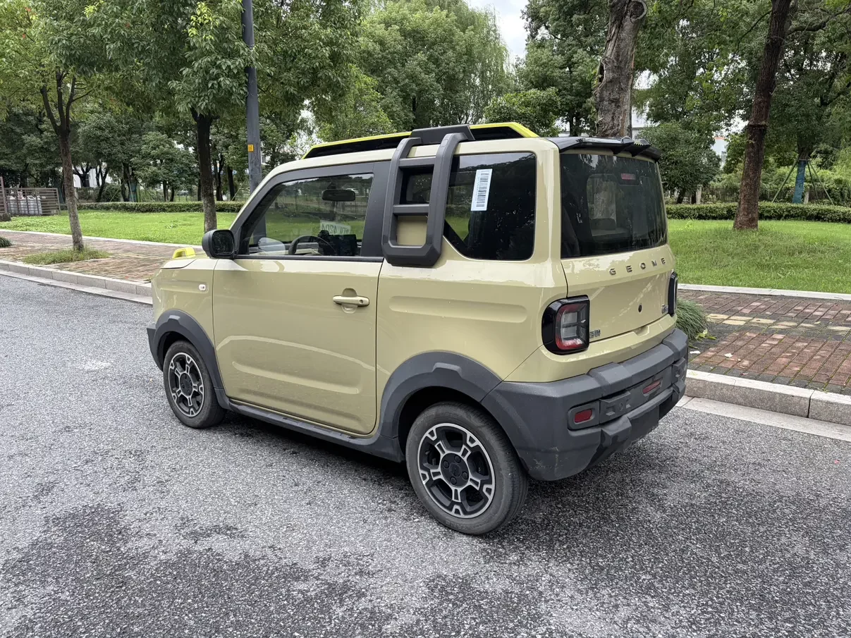 Geely panda