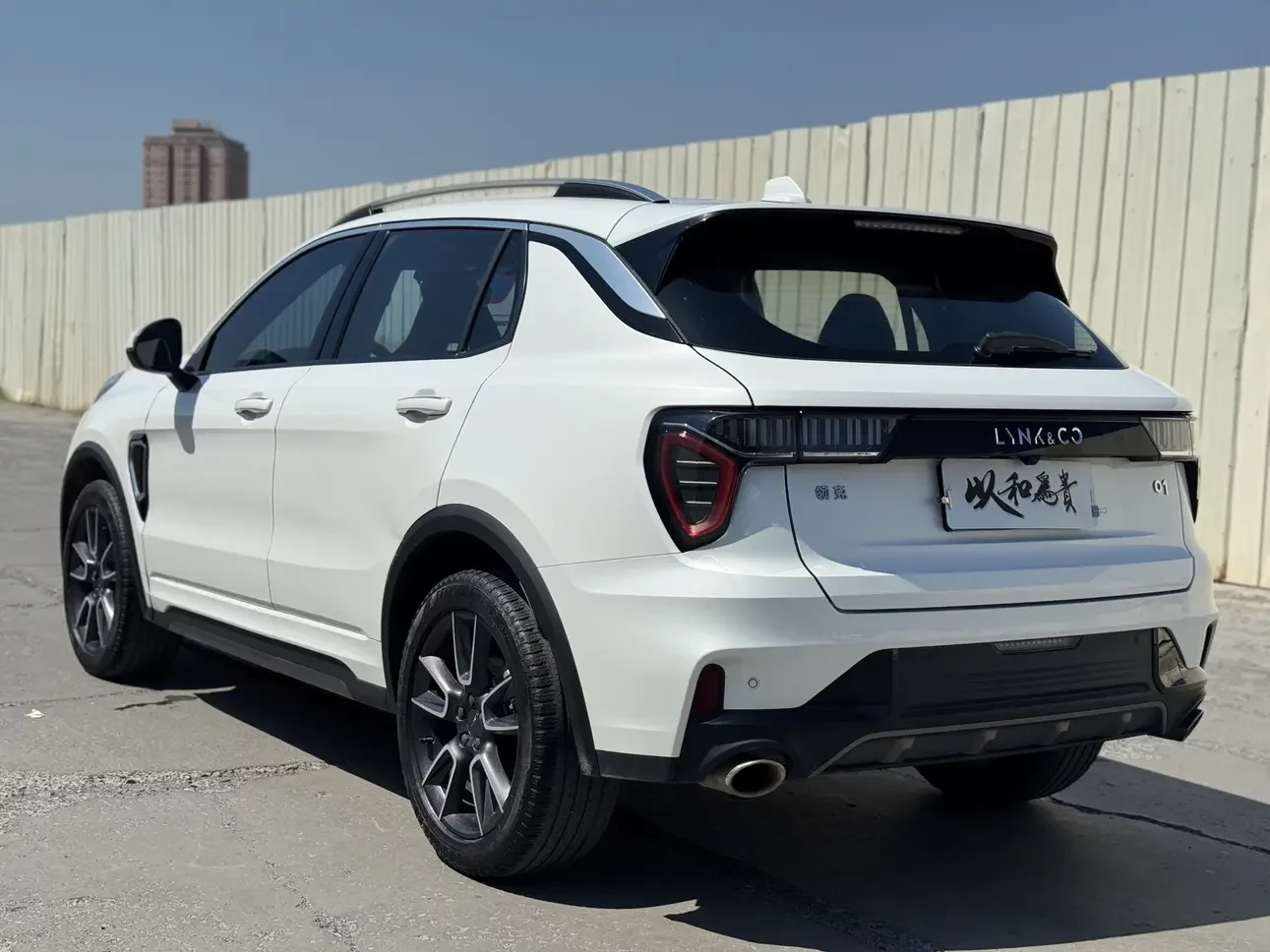 Lynk & Co 01